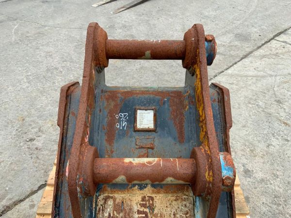 24" GEITH BUCKET........65mm PINS............1423 370242437