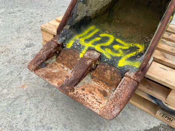 24" GEITH BUCKET........65mm PINS............1423 370242433