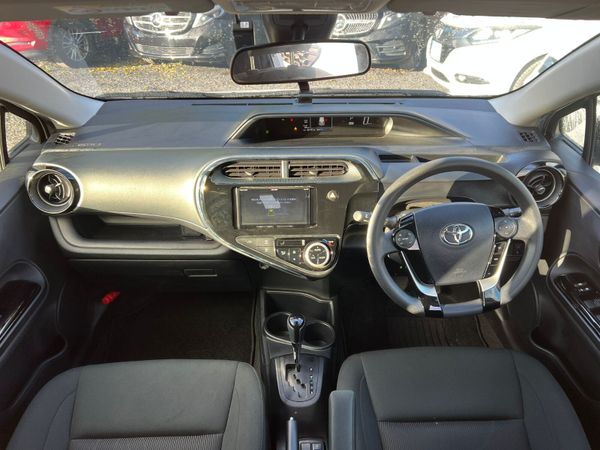 19 Toyota Aqua Hybrid 370242869