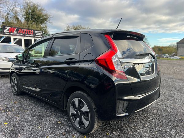 16 Honda Fit Hybrid 370243486