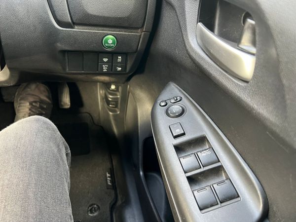 16 Honda Fit Hybrid 370243489