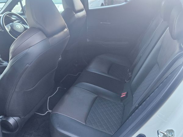2018 Toyota CH-R Hybrid Automatic 370280980