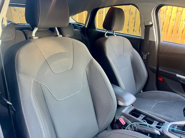 Ford Focus 2017 370281065