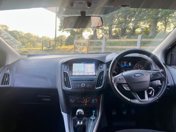 Ford Focus 2017 370281066