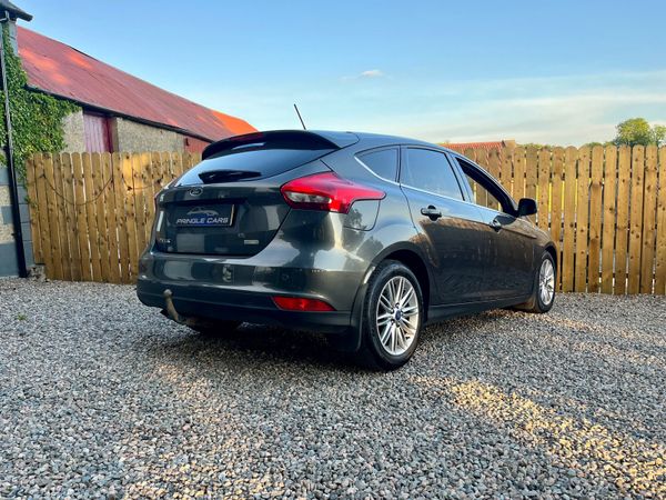 Ford Focus 2017 370281071