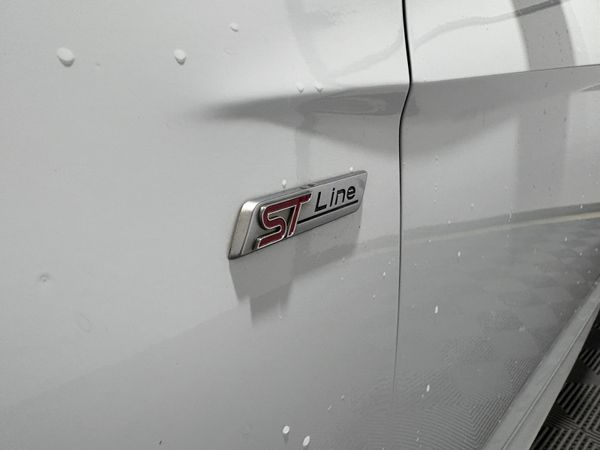 17 Ford Focus St-Line 1.5 TDCi 120 Bhp Auto 370281801