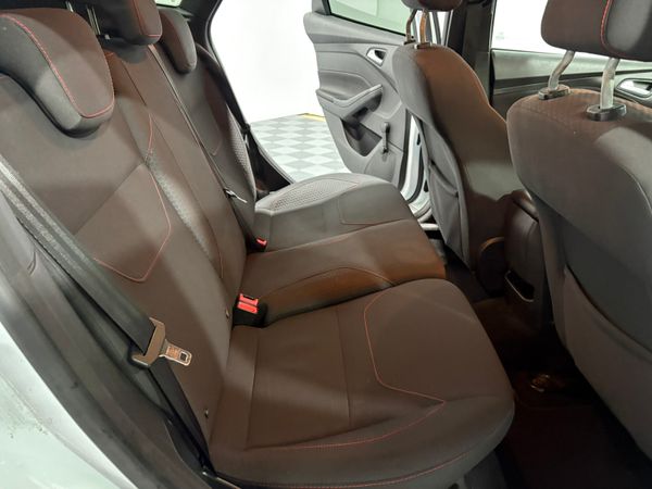 17 Ford Focus St-Line 1.5 TDCi 120 Bhp Auto 370281803