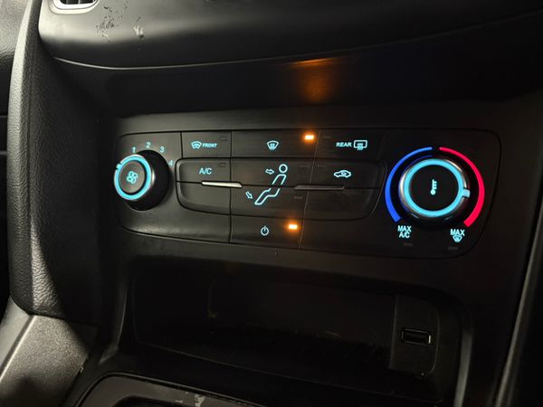 17 Ford Focus St-Line 1.5 TDCi 120 Bhp Auto 370281811