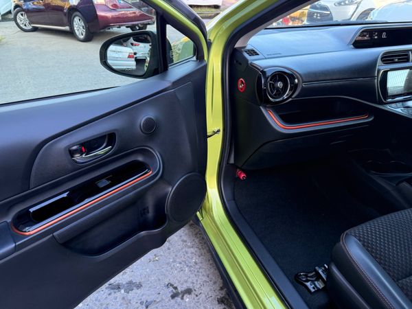 2017 Toyota Aqua X -Urban Hybrid Automatic/leather 370282100