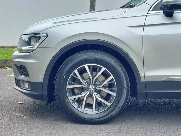 Volkswagen Tiguan *HIGH SPEC PAN ROOF* 2018 370304688