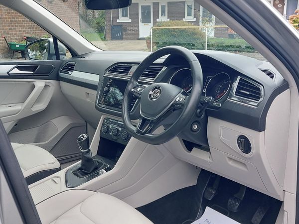 Volkswagen Tiguan *HIGH SPEC PAN ROOF* 2018 370304710