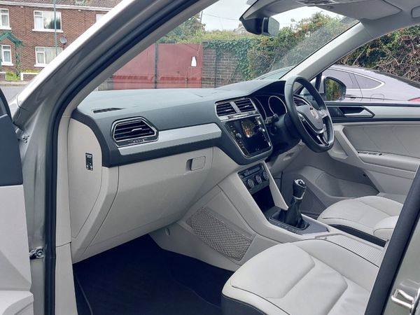 Volkswagen Tiguan *HIGH SPEC PAN ROOF* 2018 370304711