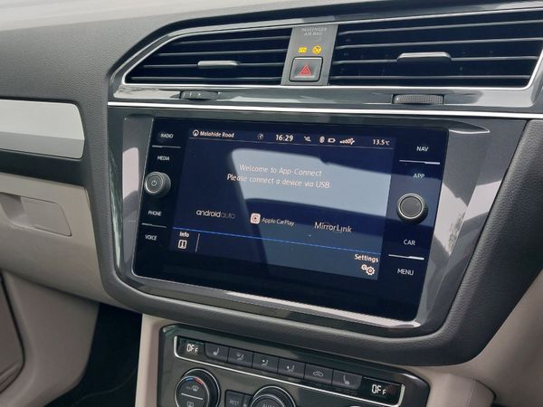 Volkswagen Tiguan *HIGH SPEC PAN ROOF* 2018 370304736