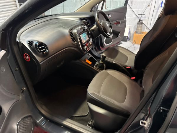 Renault Captur 2015     1 litre petrol ! 370308105