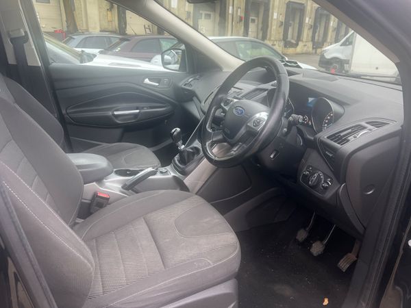 Ford Kuga 2015 Commercial 370325427