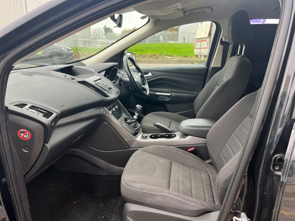 Ford Kuga 2015 Commercial 370325431