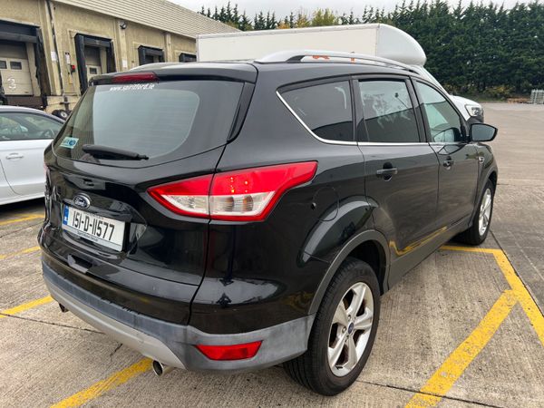 Ford Kuga 2015 Commercial 370325432