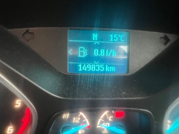 Ford Kuga 2015 Commercial 370325433