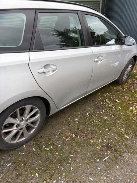 Toyota Auris 2015 estate 370321247