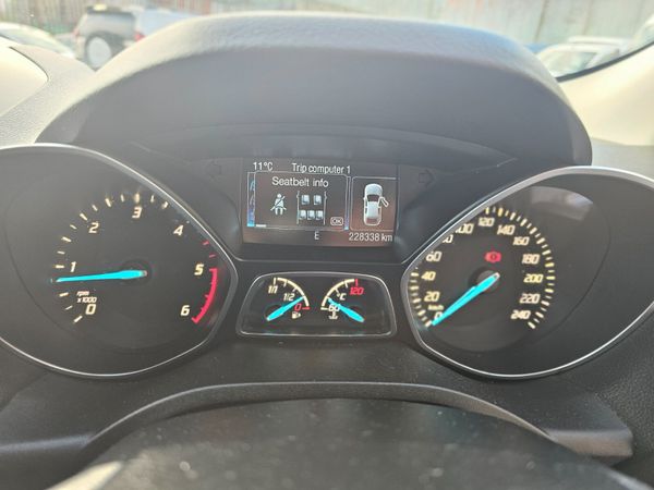 FORD KUGA 4 SEAT TITANIUM // 03/26 DOE // NO VAT 370334893