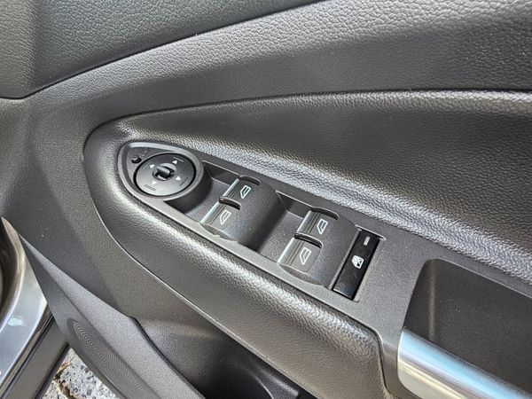 FORD KUGA 4 SEAT TITANIUM // 03/26 DOE // NO VAT 370334903