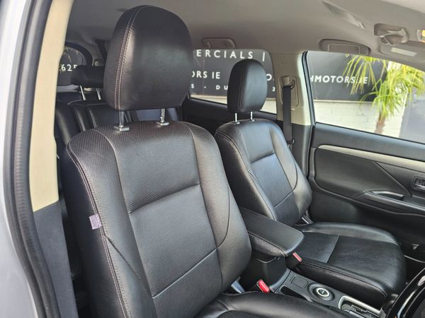 MITSUBISHI OUTLANDER // 4WD AUTOMATIC 7 SEATS 370336616