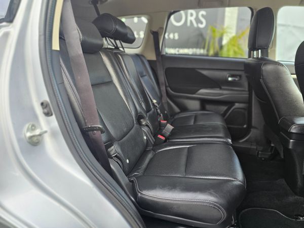 MITSUBISHI OUTLANDER // 4WD AUTOMATIC 7 SEATS 370336619