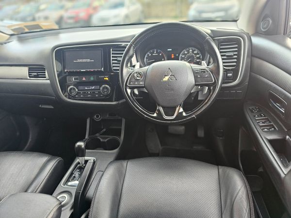 MITSUBISHI OUTLANDER // 4WD AUTOMATIC 7 SEATS 370336624