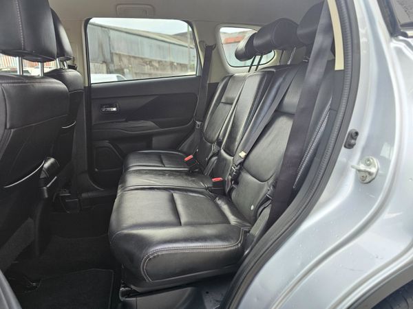 MITSUBISHI OUTLANDER // 4WD AUTOMATIC 7 SEATS 370336627