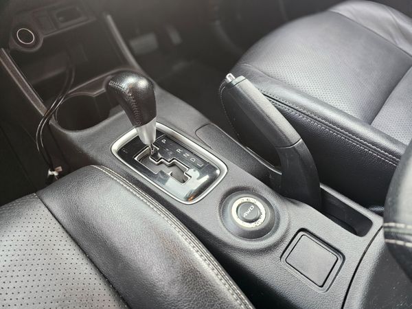 MITSUBISHI OUTLANDER // 4WD AUTOMATIC 7 SEATS 370336628