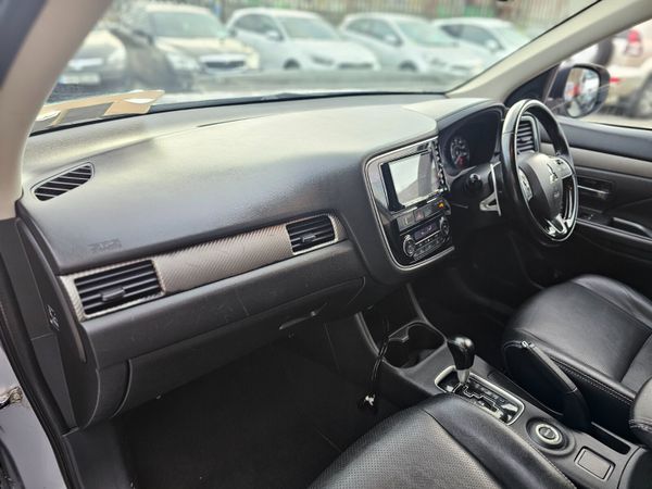 MITSUBISHI OUTLANDER // 4WD AUTOMATIC 7 SEATS 370336629