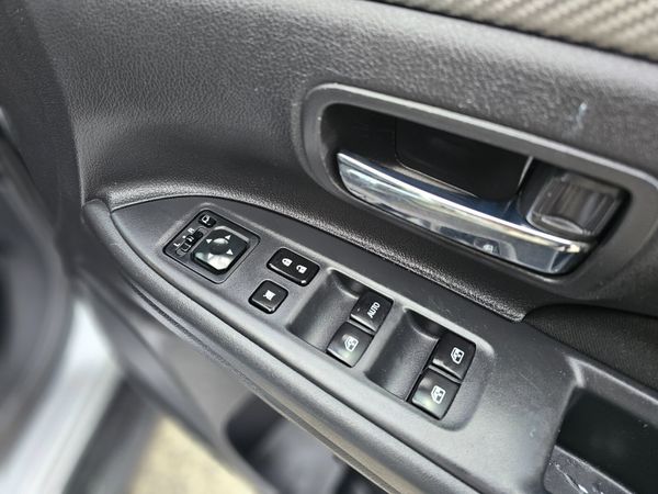 MITSUBISHI OUTLANDER // 4WD AUTOMATIC 7 SEATS 370336623