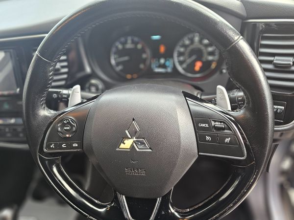 MITSUBISHI OUTLANDER // 4WD AUTOMATIC 7 SEATS 370336634