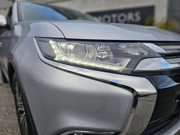 MITSUBISHI OUTLANDER // 4WD AUTOMATIC 7 SEATS 370336631