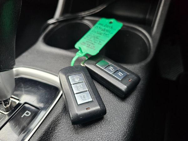 MITSUBISHI OUTLANDER // 4WD AUTOMATIC 7 SEATS 370336643