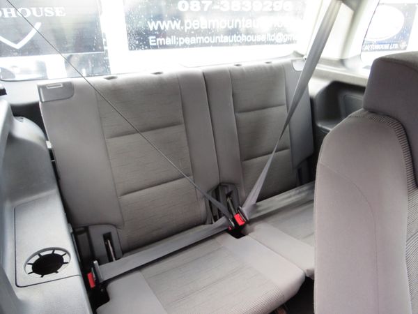 Volkswagen Touran 2009 7 SEATER DIESEL MPV 370351552