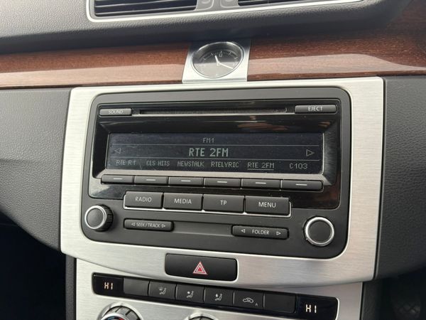 12 Volkswagen Passat Comfortline 1.6 TDi 370396109