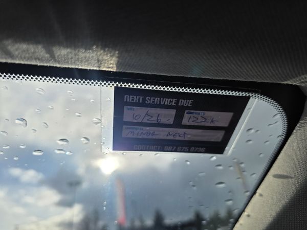 Toyota Auris 2015 370412784