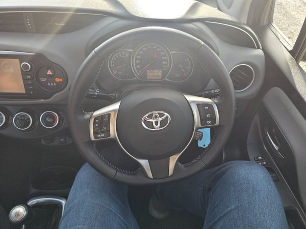 Toyota Yaris 2016 370413141