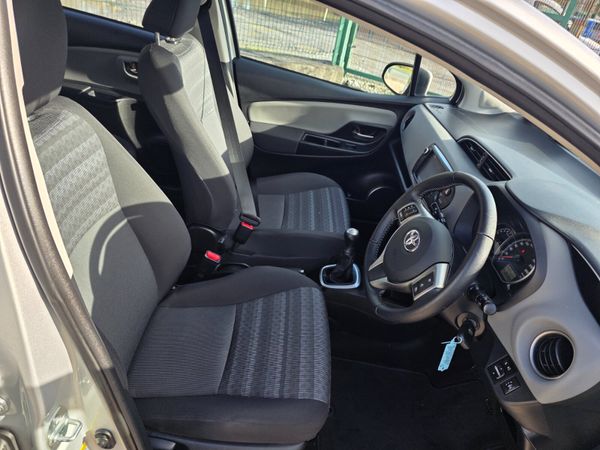 Toyota Yaris 2016 370413142