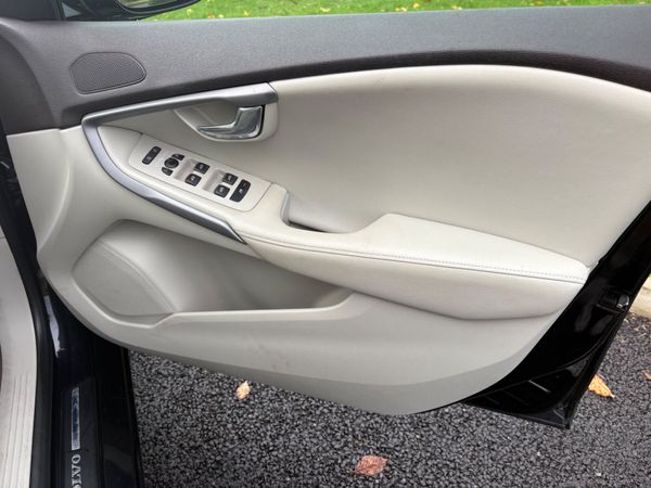 2015 Volvo V40 D2 Only 52,000km 370433324