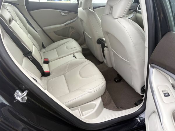 2015 Volvo V40 D2 Only 52,000km 370433325