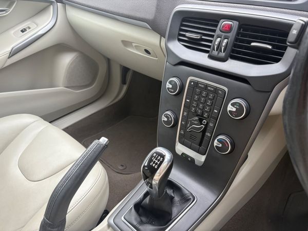 2015 Volvo V40 D2 Only 52,000km 370433393