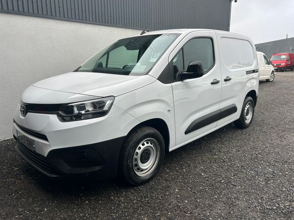 2024 Toyota Pro Ace City - 5000kms!! 370440207