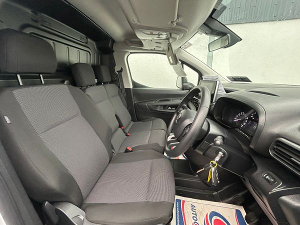 2024 Toyota Pro Ace City - 5000kms!! 370440209