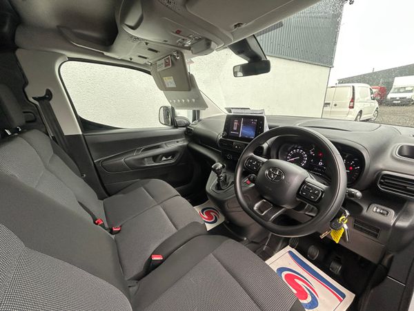 2024 Toyota Pro Ace City - 5000kms!! 370440210