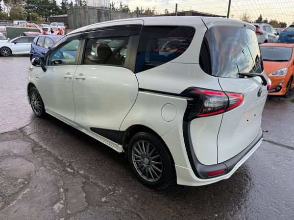 2017 Toyota Sienta hybrid 7 seater Automatic 370478804