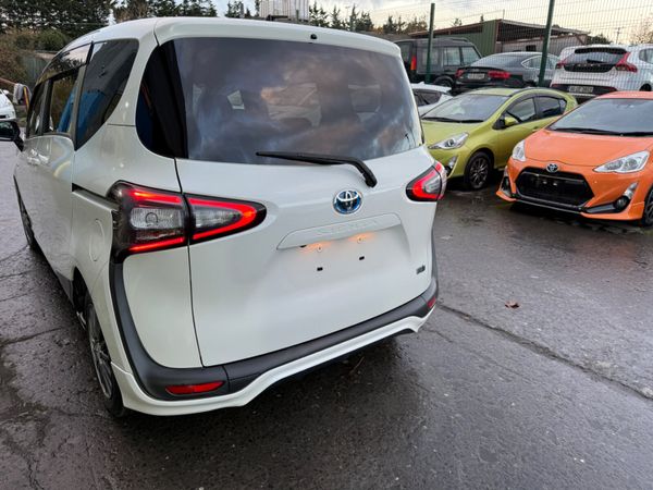 2017 Toyota Sienta hybrid 7 seater Automatic 370478805