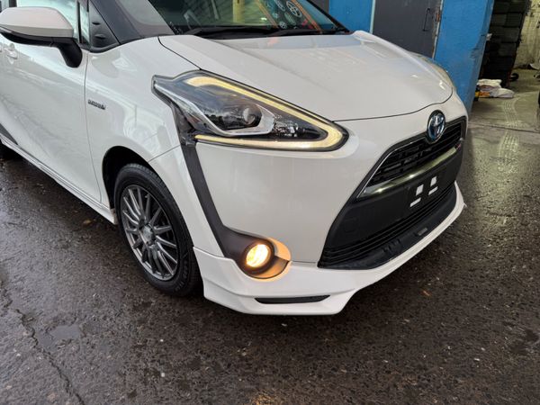 2017 Toyota Sienta hybrid 7 seater Automatic 370478808