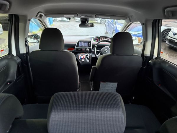 2017 Toyota Sienta hybrid 7 seater Automatic 370478817